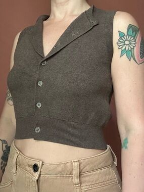 Musera brown sleeveless cardigan with button-up front